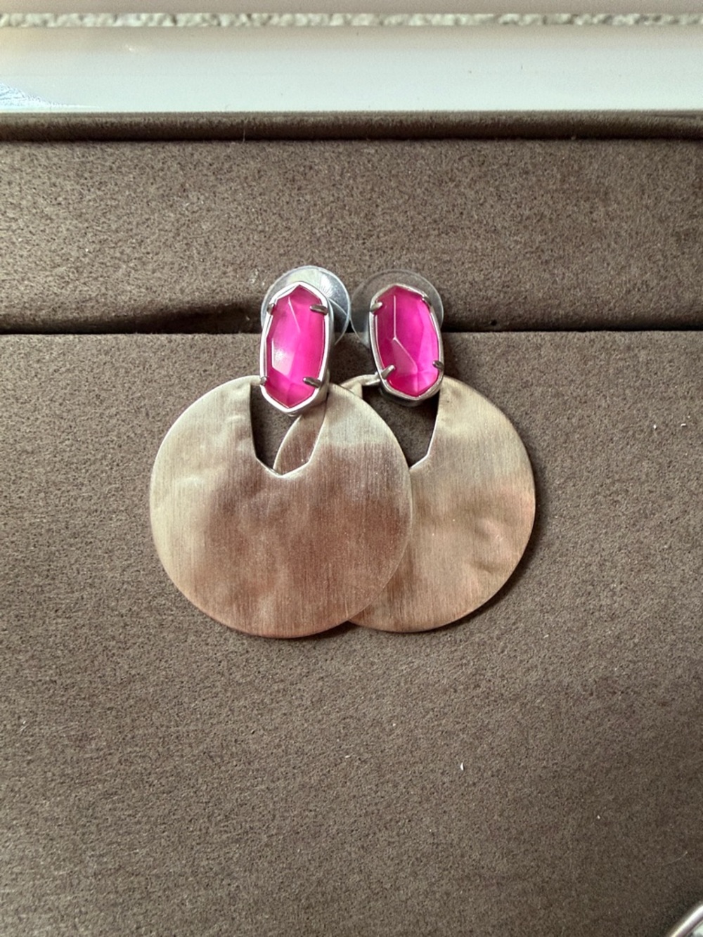 Kendra Scott Hot Pink Stone Brushed Gold Disc Earrings